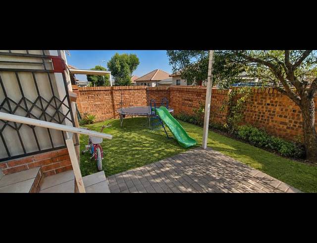 2 BEDROOM TOWNHOUSE FOR SALE IN THE REEDS